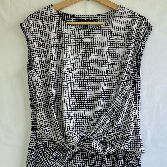 H Halston Printed Jet Set Jersey Cap Sleeve Dress - Picture 3 of 9